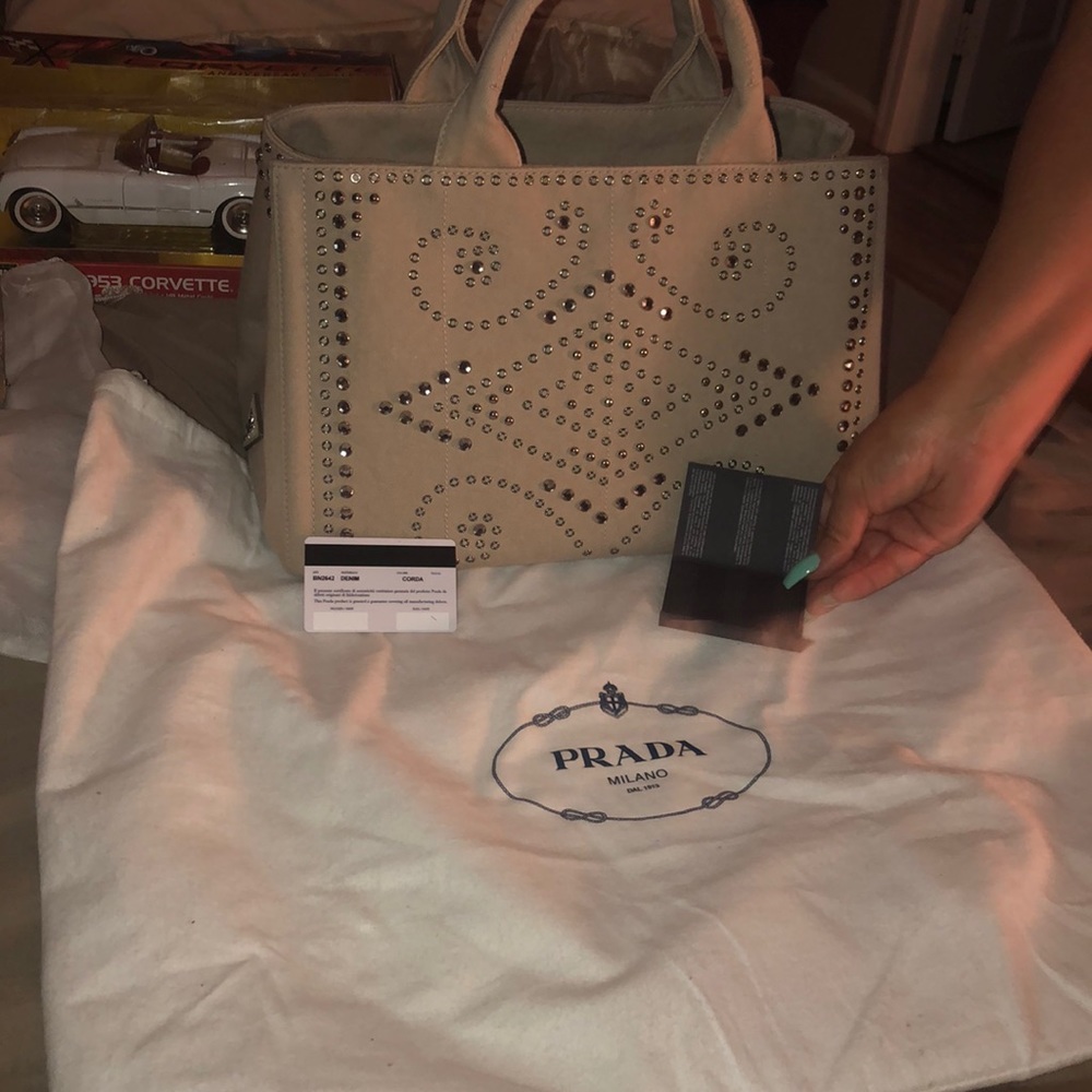 Prada purse brand new never used or token out